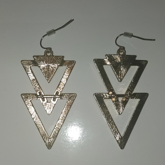 Gold and black triangle earrings - Picture 3 of 8